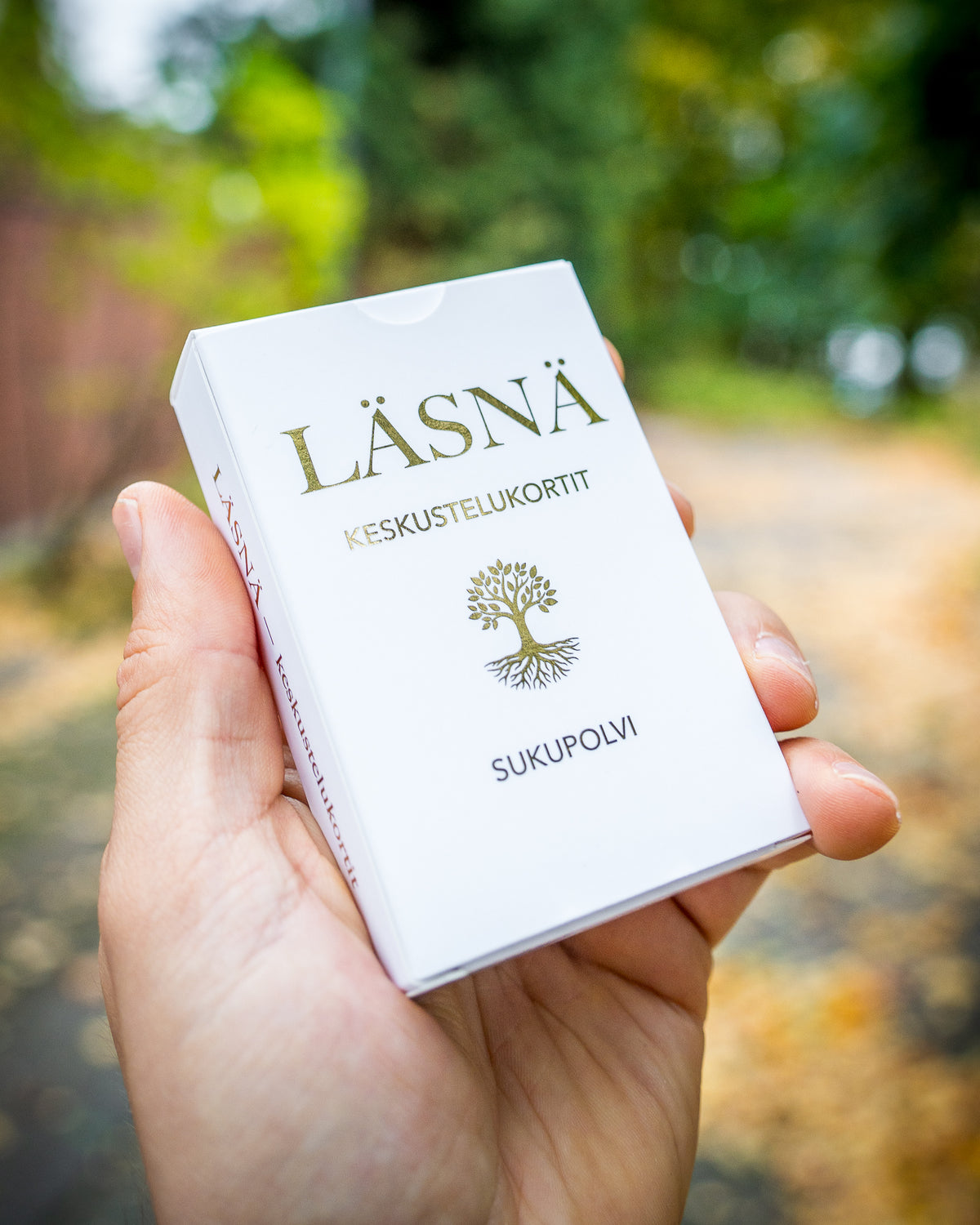 LÄSNÄ - Sukupolvi - Keskustelukortit